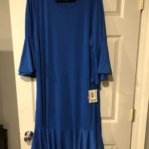LuLaRoe Maurine 2x with coordinating jewelry
